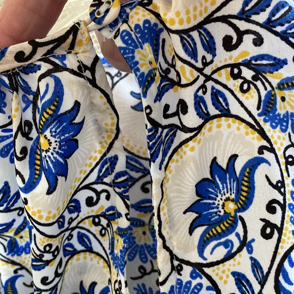 KAARI Blue Sleeveless Top PM Floral Pattern Ruffled Sleeves 100% Polyester - Picture 8 of 8